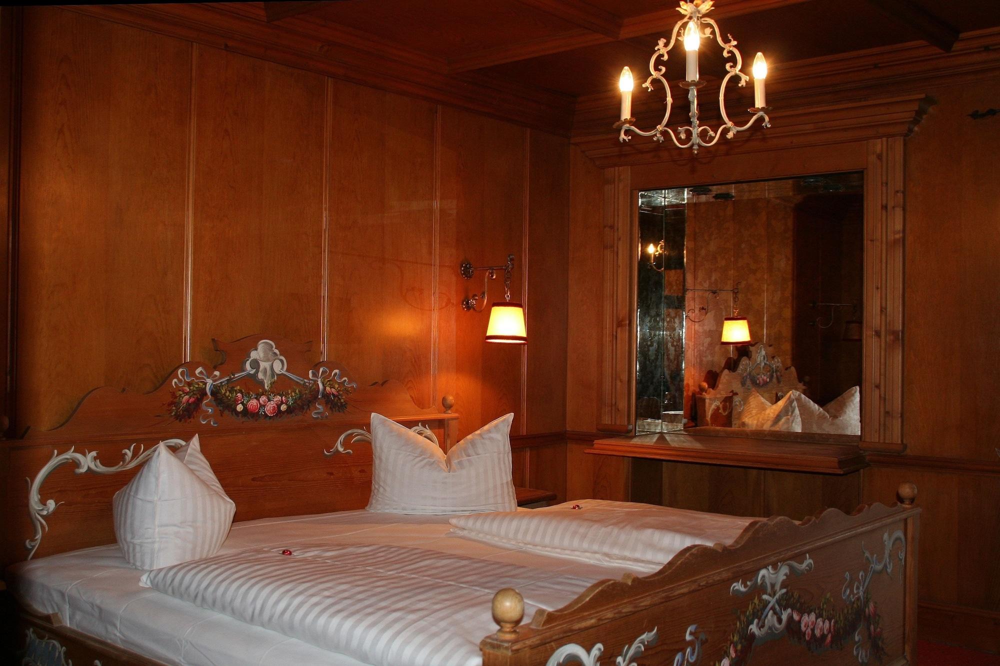 แอตลาส แกรนด์ โฮเต็ล Hotel การ์มิช-พาร์เทนเคียร์เชน ภายนอก รูปภาพ