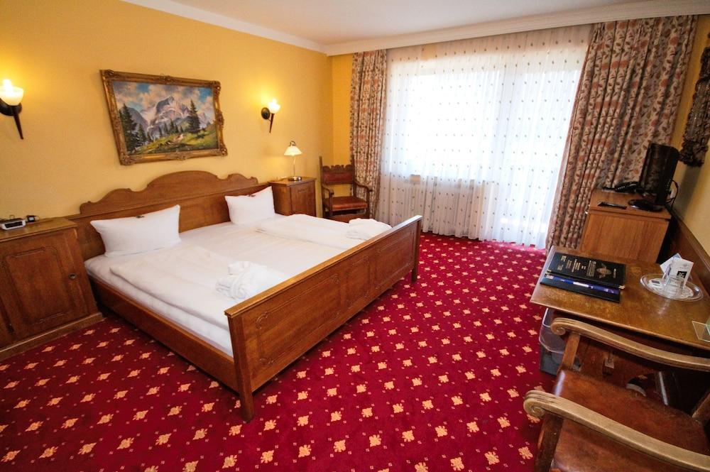 แอตลาส แกรนด์ โฮเต็ล Hotel การ์มิช-พาร์เทนเคียร์เชน ภายนอก รูปภาพ